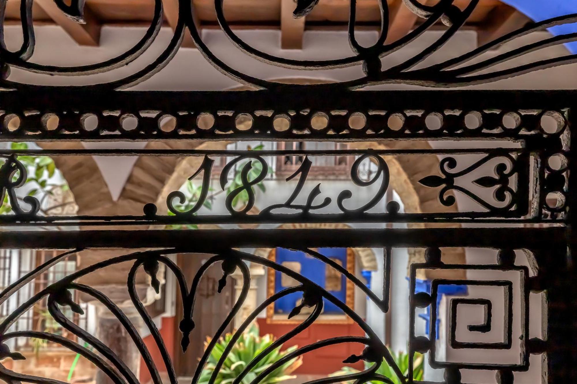 El Capricho De 1849 & Parking Apartment Cordoba Luaran gambar